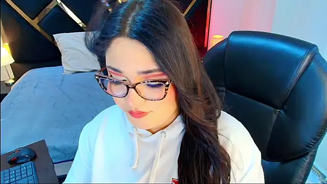 Camiila Osorio online show from 04.17.26