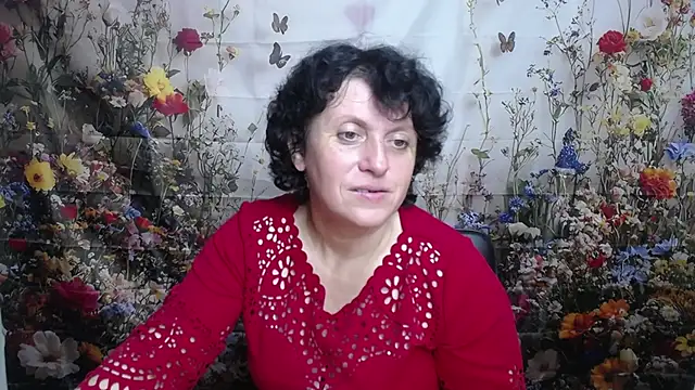 Snapshot of LuciaMii chatting on 10.11.25 LuciaMii online show from 10.11.25