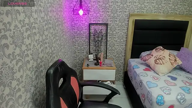 Snapshot of TATIGOLD2 chatting on 02.19.25 TATIGOLD2 online show from 02.19.25