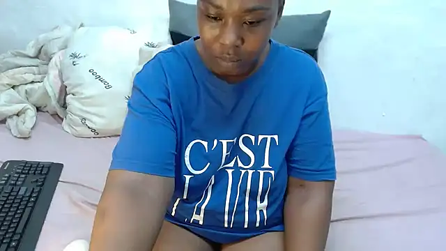 Snapshot of Thickchocolatex2 chatting on 09.14.25 Thickchocolatex2 online show from 09.14.25