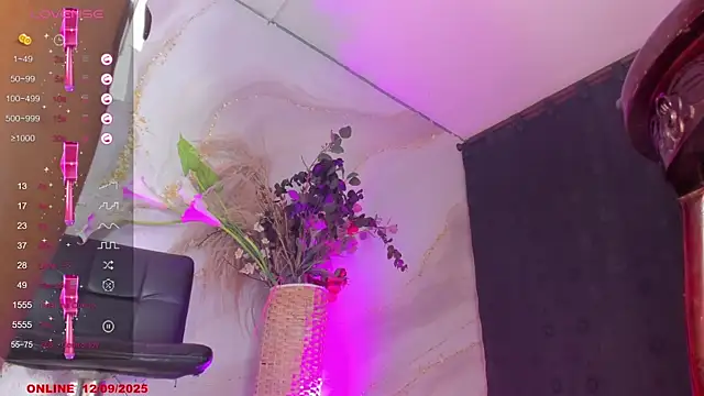 Snapshot of Karla-Ebony chatting on 09.12.25 Karla-Ebony online show from 09.12.25