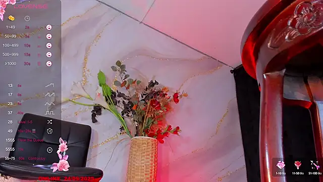 Snapshot of Karla-Ebony chatting on 09.24.25 Karla-Ebony online show from 09.24.25