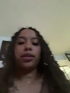 MarieLeon online show from 10.03.25