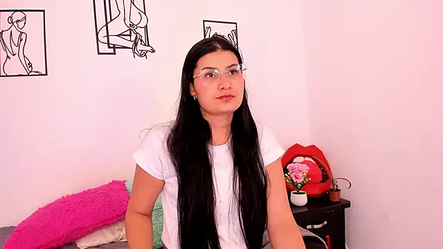 Snapshot of cloehonney chatting on 02.17.26 cloehonney online show from 02.17.26