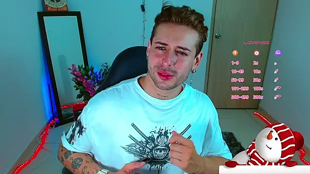 Snapshot of Ares_blue chatting on 12.16.24 Ares blue online show from 12.16.24