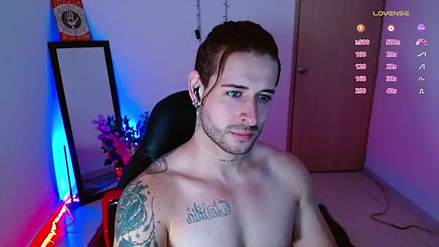 Snapshot of Ares_blue chatting on 01.04.25 Ares blue online show from 01.04.25