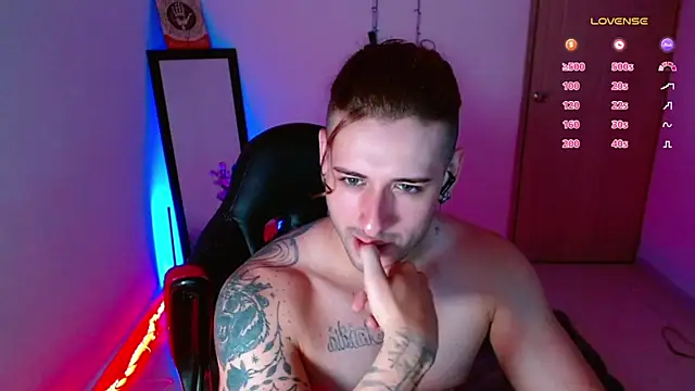 Snapshot of Ares_blue chatting on 01.07.25 Ares blue online show from 01.07.25