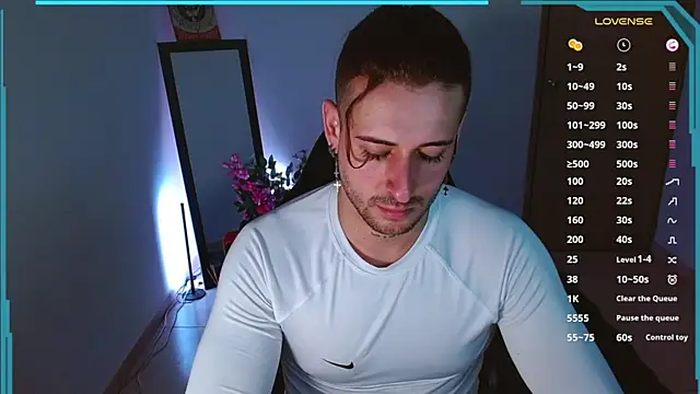 Snapshot of Ares_blue chatting on 01.10.25 Ares blue online show from 01.10.25