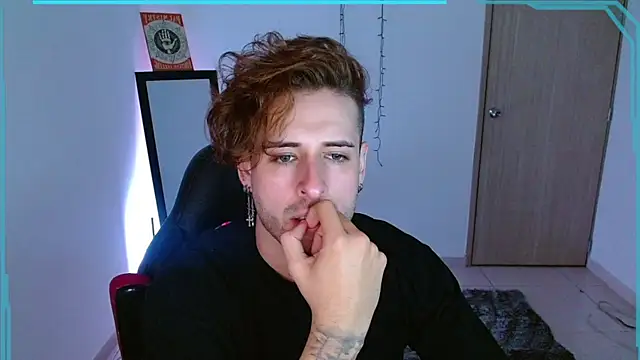 Snapshot of Ares_blue chatting on 01.14.25 Ares blue online show from 01.14.25