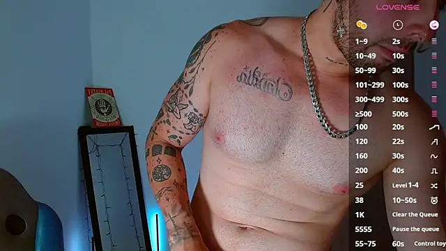 Snapshot of Ares_blue chatting on 03.08.25 Ares blue online show from 03.08.25