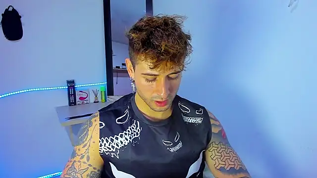 Snapshot of Ares_blue chatting on 09.24.25 Ares blue online show from 09.24.25