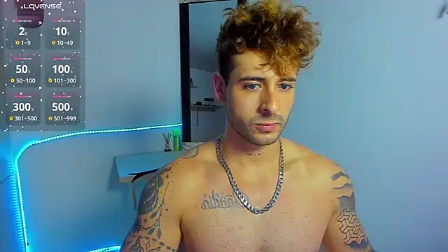 Snapshot of Ares_blue chatting on 09.26.25 Ares blue online show from 09.26.25