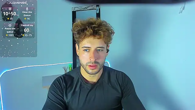 Snapshot of Ares_blue chatting on 10.01.25 Ares blue online show from 10.01.25