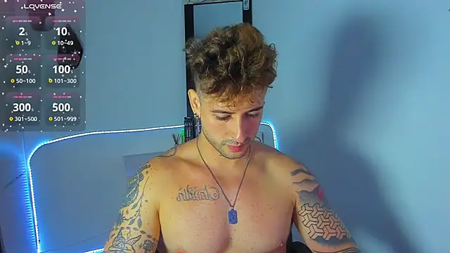 Snapshot of Ares_blue chatting on 10.07.25 Ares blue online show from 10.07.25