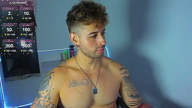 Snapshot of Ares_blue chatting on 10.09.25 Ares blue online show from 10.09.25