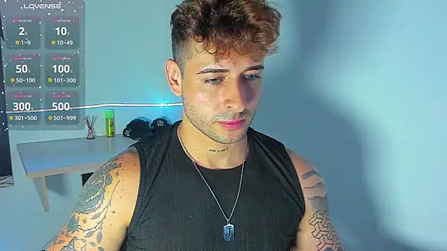 Snapshot of Ares_blue chatting on 10.13.25 Ares blue online show from 10.13.25