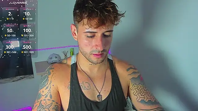 Snapshot of Ares_blue chatting on 10.15.25 Ares blue online show from 10.15.25