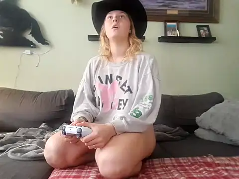 Snapshot of Ryan_and_Aurora chatting on 01.15.25 Ryan and Aurora online show from 01.15.25