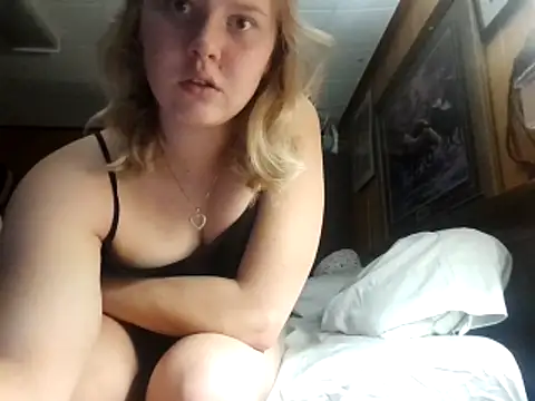 Snapshot of Ryan_and_Aurora chatting on 12.16.25 Ryan and Aurora online show from 12.16.25