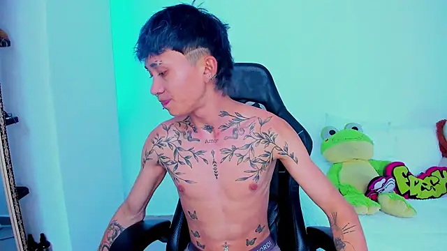 juniior 2311  online show from 10.25.25