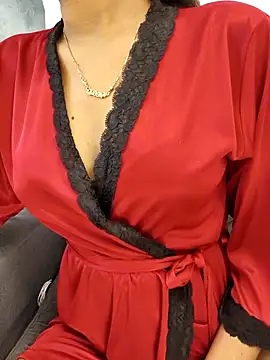Snapshot of yhona_darling chatting on 05.21.26 yhona darling online show from 05.21.26