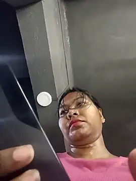 Snapshot of Hot_Urvi chatting on 03.19.25 Hot Urvi online show from 03.19.25