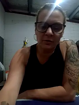 Snapshot of llASHll chatting on 11.23.25 llASHll online show from 11.23.25