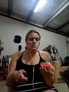 Snapshot of llASHll chatting on 11.25.25 llASHll online show from 11.25.25