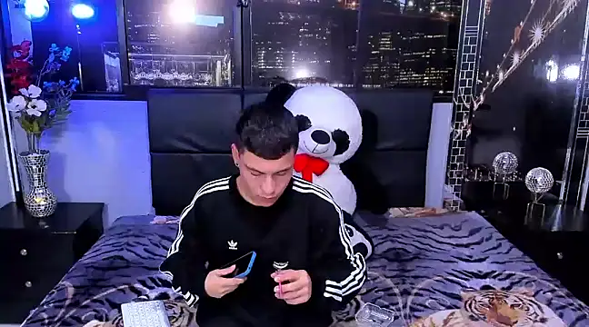 Snapshot of salvadorgomezx chatting on 12.13.24 salvadorgomezx online show from 12.13.24