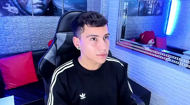 Snapshot of salvadorgomezx chatting on 12.15.24 salvadorgomezx online show from 12.15.24