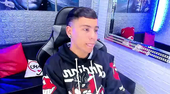 Snapshot of salvadorgomezx chatting on 12.19.24 salvadorgomezx online show from 12.19.24