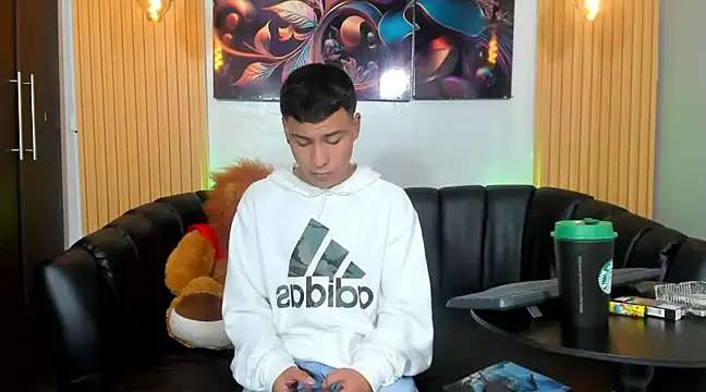 Snapshot of salvadorgomezx chatting on 12.21.24 salvadorgomezx online show from 12.21.24