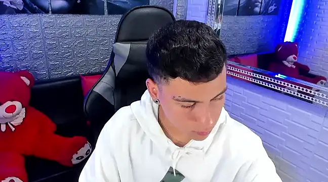 Snapshot of salvadorgomezx chatting on 12.21.24 salvadorgomezx online show from 12.21.24