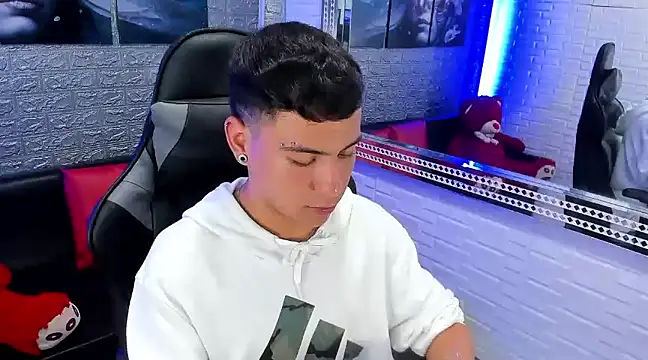 Snapshot of salvadorgomezx chatting on 12.21.24 salvadorgomezx online show from 12.21.24