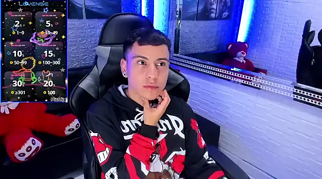 Snapshot of salvadorgomezx chatting on 12.24.24 salvadorgomezx online show from 12.24.24