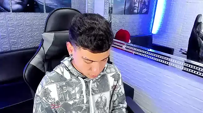 Snapshot of salvadorgomezx chatting on 12.24.24 salvadorgomezx online show from 12.24.24