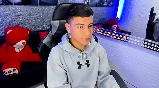 Snapshot of salvadorgomezx chatting on 12.25.24 salvadorgomezx online show from 12.25.24