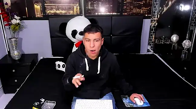 Snapshot of salvadorgomezx chatting on 12.27.24 salvadorgomezx online show from 12.27.24