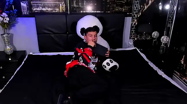 Snapshot of salvadorgomezx chatting on 12.28.24 salvadorgomezx online show from 12.28.24