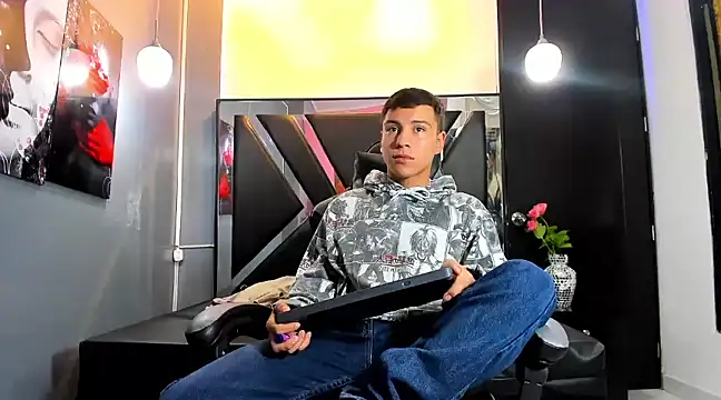 Snapshot of salvadorgomezx chatting on 12.30.24 salvadorgomezx online show from 12.30.24