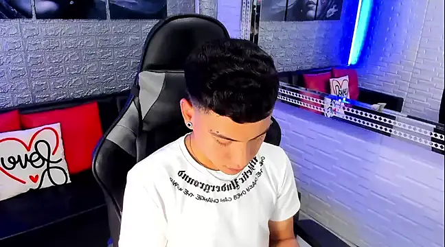 Snapshot of salvadorgomezx chatting on 01.03.25 salvadorgomezx online show from 01.03.25