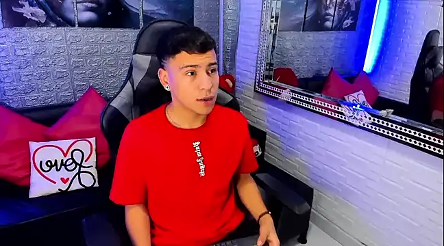 Snapshot of salvadorgomezx chatting on 01.03.25 salvadorgomezx online show from 01.03.25