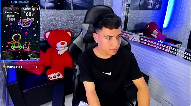 Snapshot of salvadorgomezx chatting on 01.05.25 salvadorgomezx online show from 01.05.25