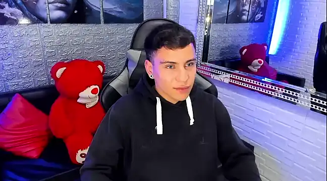 Snapshot of salvadorgomezx chatting on 01.07.25 salvadorgomezx online show from 01.07.25