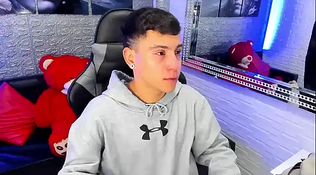 Snapshot of salvadorgomezx chatting on 01.08.25 salvadorgomezx online show from 01.08.25