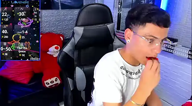 Snapshot of salvadorgomezx chatting on 01.10.25 salvadorgomezx online show from 01.10.25