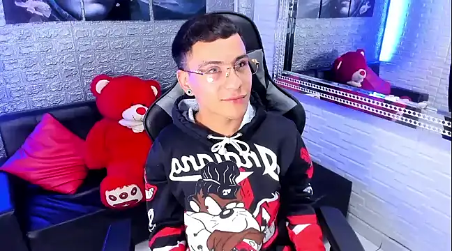 Snapshot of salvadorgomezx chatting on 01.10.25 salvadorgomezx online show from 01.10.25