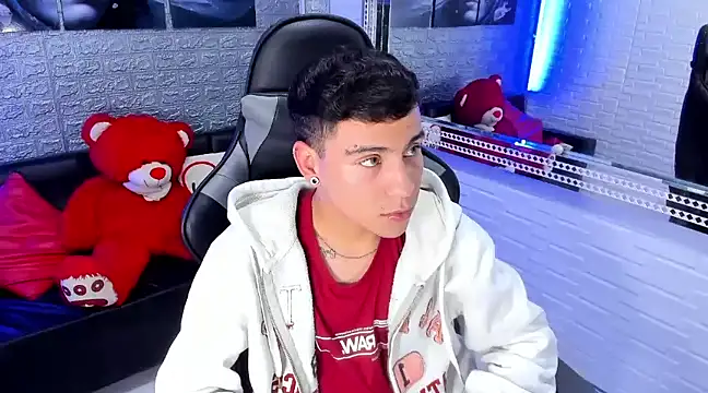 Snapshot of salvadorgomezx chatting on 01.14.25 salvadorgomezx online show from 01.14.25