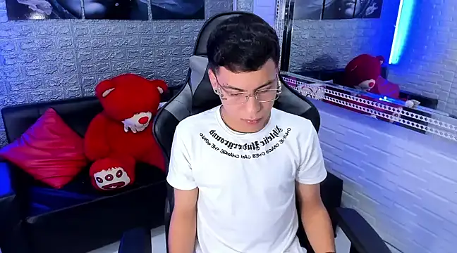 Snapshot of salvadorgomezx chatting on 01.14.25 salvadorgomezx online show from 01.14.25