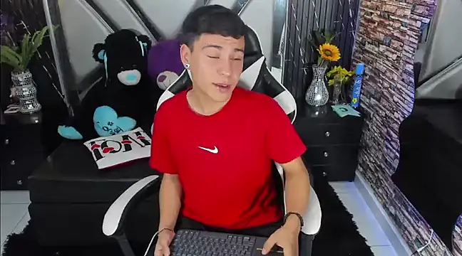 Snapshot of salvadorgomezx chatting on 01.21.25 salvadorgomezx online show from 01.21.25